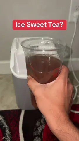 Let’s try to make sweet tea ice with us icemaker that I got from the TikTok shop #fyp #sweettea #tea #ice #icemaker #TikTokMadeMeBuyIt 