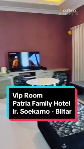 Kamar VIP Cabang ke 4 dari @patriahotelgroup #blitar hotel keluarga dengan layanan prima, tersedia 50 kamar, 3 meeting room (up to 100 pax), Sky Garden Rooftop untuk event Ulang tahun, Engagement, Wedding, Reuni dll serta Family Cafe yg menyediakan aneka hidangan makanan, minuman dan snack, reservasi sekarang juga di: PATRIA FAMILY HOTEL Jl. Ir. Soekarno 50 - 52  Blitar - Jawa Timur (Depan lapangan tennis agung) T. 0342- 817 4406, 0342-817 3371 WA 081 5555 1552 E-Mail: patriafamilyhotel@outlook.com www.hotelpatriablitar.com . . #hotelblitar #kotablitar #blitarhits #blitarhitz #blitarhotel #wisatablitar #exploreblitar #blitarkekinian #kekinianblitar #hotelkeluarga #patriafamilyhotel 