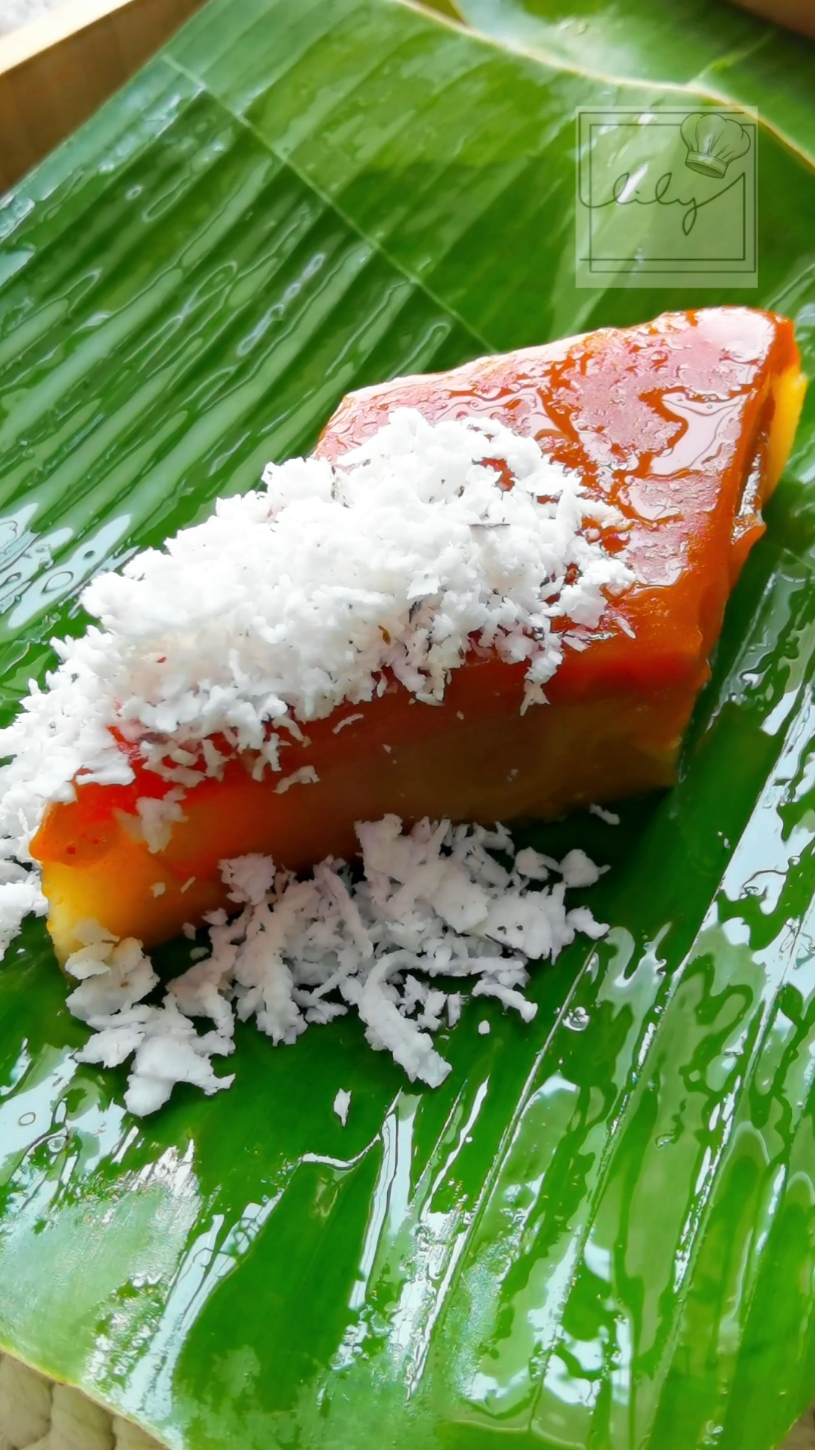 2 layer Kutsinta (Classic Traditional Native Kutsinta)  📌 Ingredients 2 and 3/4 cups Lukewarm water 3/4 cup brown sugar 1 cup all-purpose flour 1 cup Cassava flour or Tapioca Starch 1 Tablespoon lye water(Lihiya) 1/4 cup condensed milk 📌 Toppings 1 and 1/2 tablespoon achuete powder 3 tablespoons hot water 1 cup lukewarm water 1/2 cup brown sugar 1/2 teaspoon lye water (Lihiya) 1 cup Glutinous Rice Flour 📌 Steam Time Steam at medium heat for 10 minutes Steam at medium heat for 30 minutes (for Toppings)  📌 Toppings  Grated Coconut 🥥  LIVE, LOVE, BAKE 💛  #nativekutsinta #kutsinta #filipinofood #kakanin #lily 