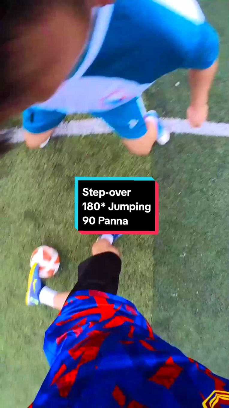 Skill gì đây skill gì đây??? 🤩🤩🤩 #thyfreestylesoccer #phamtrongthy #footballereyeview #football #bongda #futsal #freestylefootball #vietnam #xuhuong #foryou #foryoupage #tutorial #sportsontiktok #LearnOnTikTok 