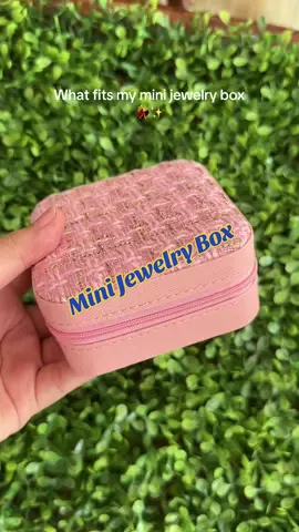 Perfect jewelry box for my mini bag!! So prettyyyyyyy!! Get yours too! Click the yellow basket. #jewelrybox #minijewelrybox #minijewellerybox #minijewelryorganizer #minijewelryboxfortravel #jewelryboxorganizer #jewelryorganizer 