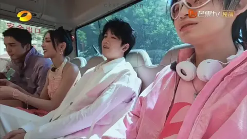 Ao Ziyi wants to be a cat because he failed to find Mingjun twice 😆 #zhouye #momentsweshared #foryou #fpy #fpyシ #fpy😘🥰🥀✌🤟 