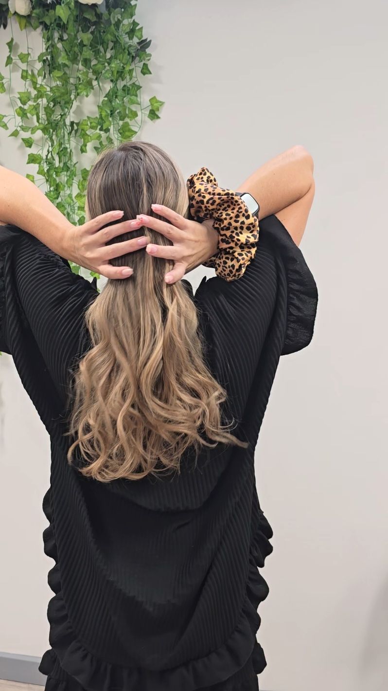 And the leopard 🐆  is just 👌  #hairtok #viralhair #glossyhair #xxlscrunchie #giantscrunchie #silkscrunchies #healthyhair 