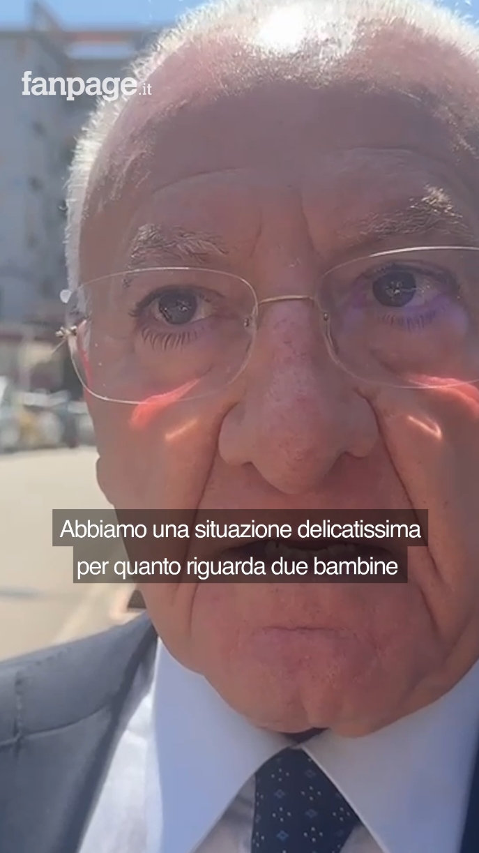 Il Presidente della Regione Campania Vincenzo De Luca ha fatto visita ai bimbi ricoverati al Santobono dopo il crollo alla Vela Celeste di #Scampia  