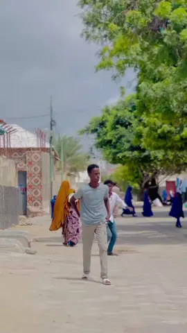 zhp ka aad ku kalsonthy halkan noga wac🤴👮‍♂️🦁 #xooga_dalka_somalia #police #camaan____diaz #somalitiktok🇸🇴 #fypシ゚viral #galmudugnimo 