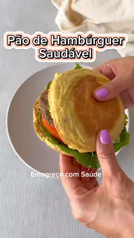 🍔 Pão de Hambúrguer na Frigideira sem Farinha 🍔 ✅Ingredientes: - 1 xícara de farinha de aveia - 2 colheres de sopa de requeijão - 1 colher de sopa de chia - 1 ovo - 1/4 xícara de água ou leite - 1 colher de chá de fermento em pó - Sal a gosto - Azeite para untar ✅Instruções: 1. Misture todos os ingredientes até obter uma massa homogênea. 2. Aqueça e unte levemente uma frigideira. 3. Despeje uma porção da massa na frigideira, formando um círculo. 4. Cozinhe por 2-3 minutos de cada lado, até dourar. 5. Repita com o restante da massa. #receitasfaceis #emagrecimento #DicasDeSaúde #emagrecimentorapido #Airfryer #VidaSaudável 