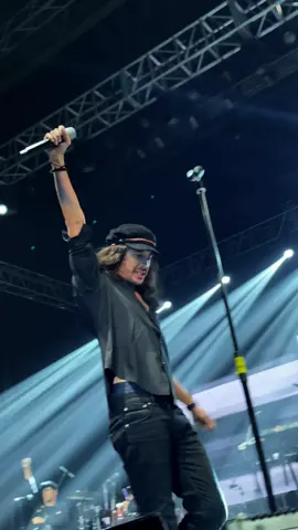 Panggung dewa19 emang seindah itu🥹 Dewi - @Dewa19 feat @Marcello Tahitoe  @OBSCURIO 2024  #dewa19 #marcellotahitoe #stageperformance #tiktoktainment #fypage #fancam #labsproject2024 