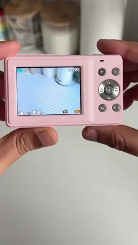 Portable Digital Camera, 1080P HD Mini Digital Cameras with 2 Battery.