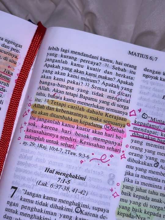 Replying to @𝐠𝐚𝐭𝐚 Matius 6:34 😚 | #Ayatalkitab #GodBlessYou #alkitabpeganganhidupku #GodisGood 