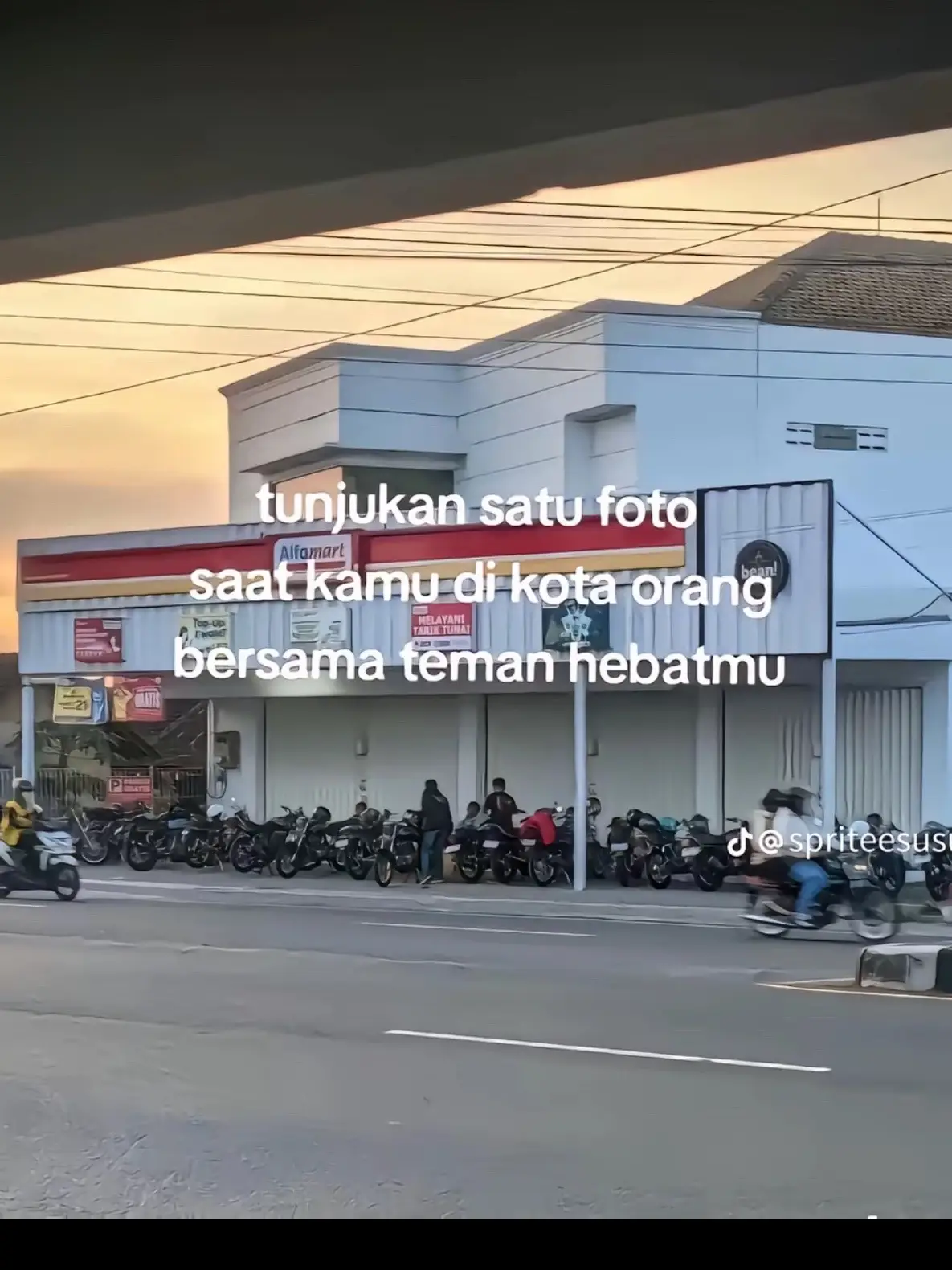 dipertemukan oleh “asli pundi mas?” dan diakhiri dengan “ngapurane ya cah nek akeh salah e”😇#fyp #kulipabrikcikarang #rantaugenk #sadstory #trendviral 