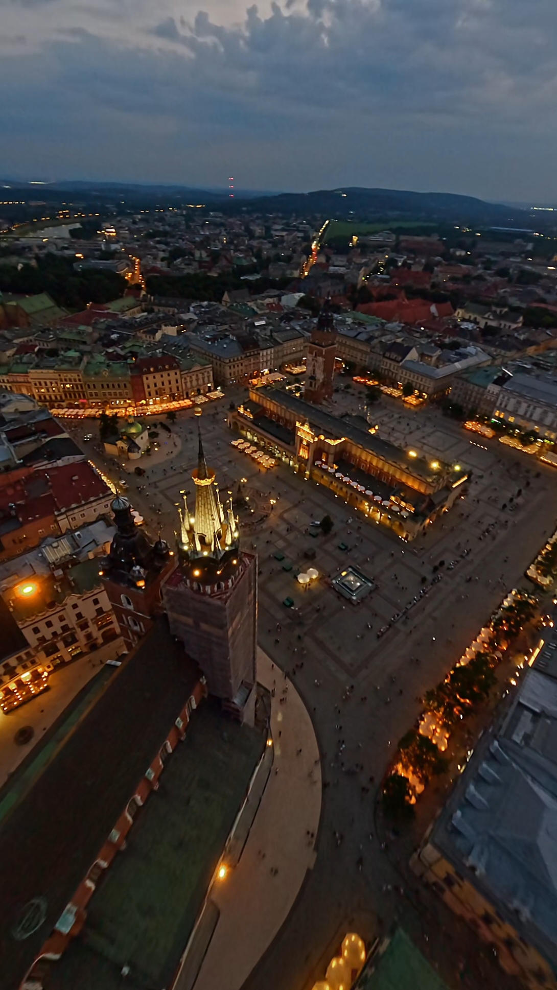 Feel the power of King's city Cracow 🏰 Have you seen it with your own eyes?  #krakow #Cracow #poland #polska #mainsquare #stmarys #visitpoland #visitkrakow #citybreak #fpv #fpvdrone #drone #dronegram #fpvlife #fpvfreestyle #fpvdrones #city 