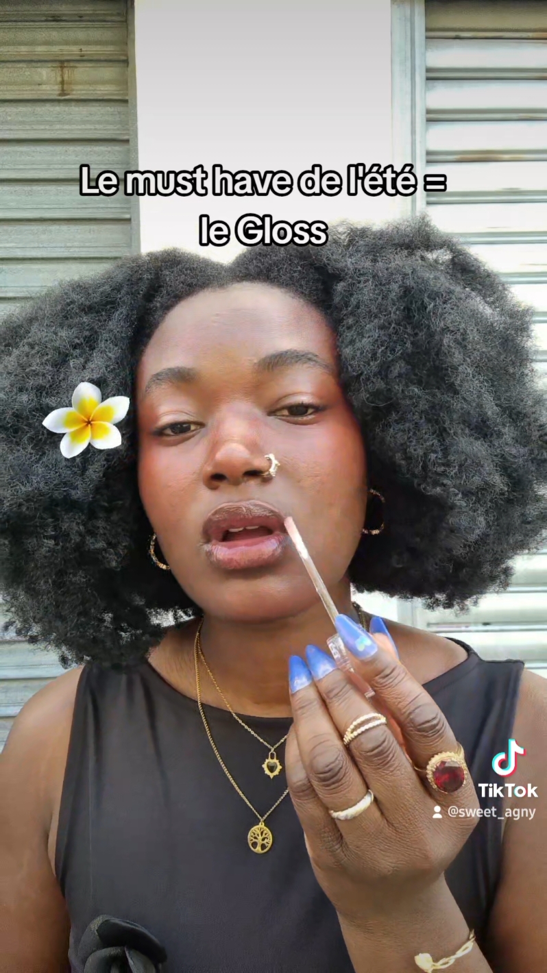 le gloss>>>  #gloss #pourtoi #fyp 