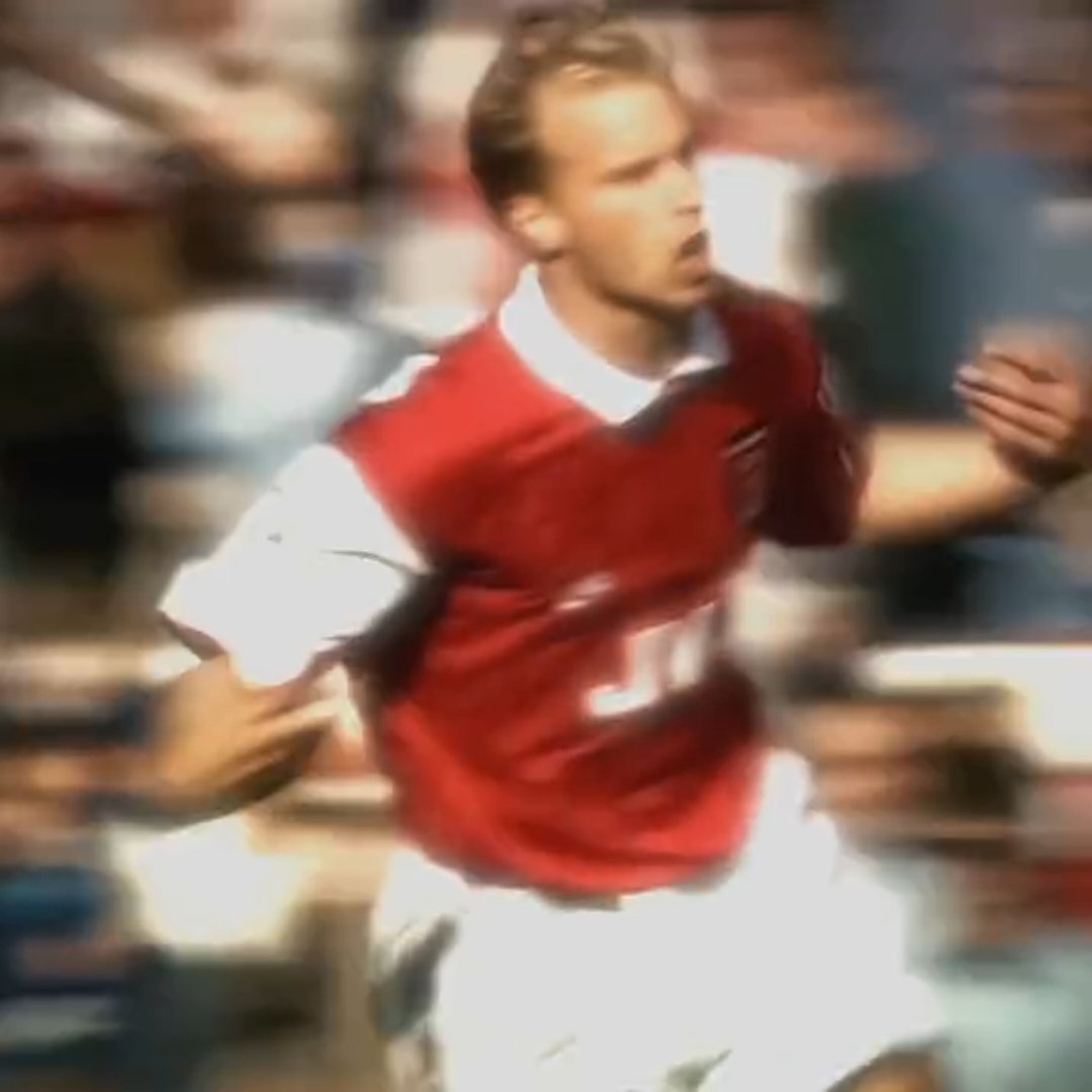 𝐈𝐜𝐞𝐦𝐚𝐧 🧊                                   #dennisbergkamp #bergkamp #elegantfootball #arsenal #gunners #futebolarte 