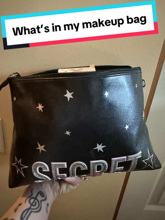 What’s in my makeup bag?!            #makeupbag #makeupbagessentials #makeupaddiction #beautyaddict #lovemakeup #whatsinmybag #funfilter #funwithfilters #whatsinmymakeupbag #makeupobsessed 