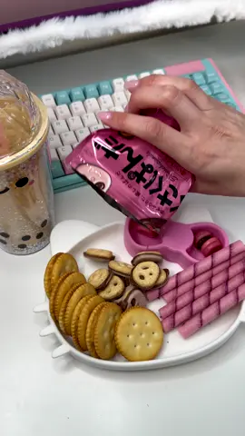 a little pink me-up 🌸🩷 #pinkaesthetic #pinksnacks #asmr #crunchyasmr #unboxing #oddlysatisfying #kawaii #cuteaesthetic #pokemon #ritz 