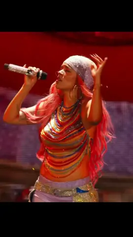 bella hermosa mi Reyna 🌸 🫶 💗 #karolg #mañanaserabonito #karolgcolombia #medellin #concierto #madrid🇪🇸 #karolgfans 