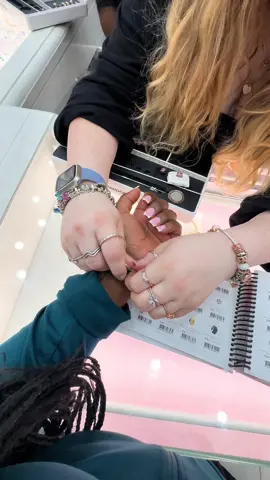 Spontaneous wekeend trip to Dallas, Texas! 🫧🎀🪞💕🤍 #dayinmylife #blackgirlluxury #pandorajewelry #charmbracelets #kenyantiktok #kenyanamerican #dallastx #roadtrip #summer2024 #fyp #travel #traveltiktok #vacation 