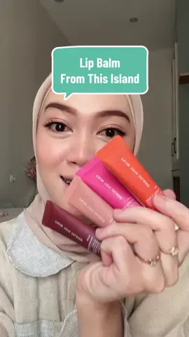 Yang dari kemaren abis terus coba cek skrng udah ada belom?! Pantes soldout mulu karna emang sebagus itu. Super hydrating dan warnanya cakep2 semua #racunsukma #fromthisisland #liptreatment 
