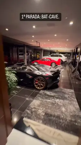 Pais do thiago Finch visitando sua mansão de luxo de 65 milhões de dólares pela primeira vez, ficaram impressionados com a garagem do filho  #thiagofinch #ferrari #lamborghini #pcgamer #pcdothiagofinch #luxo #riqueza 