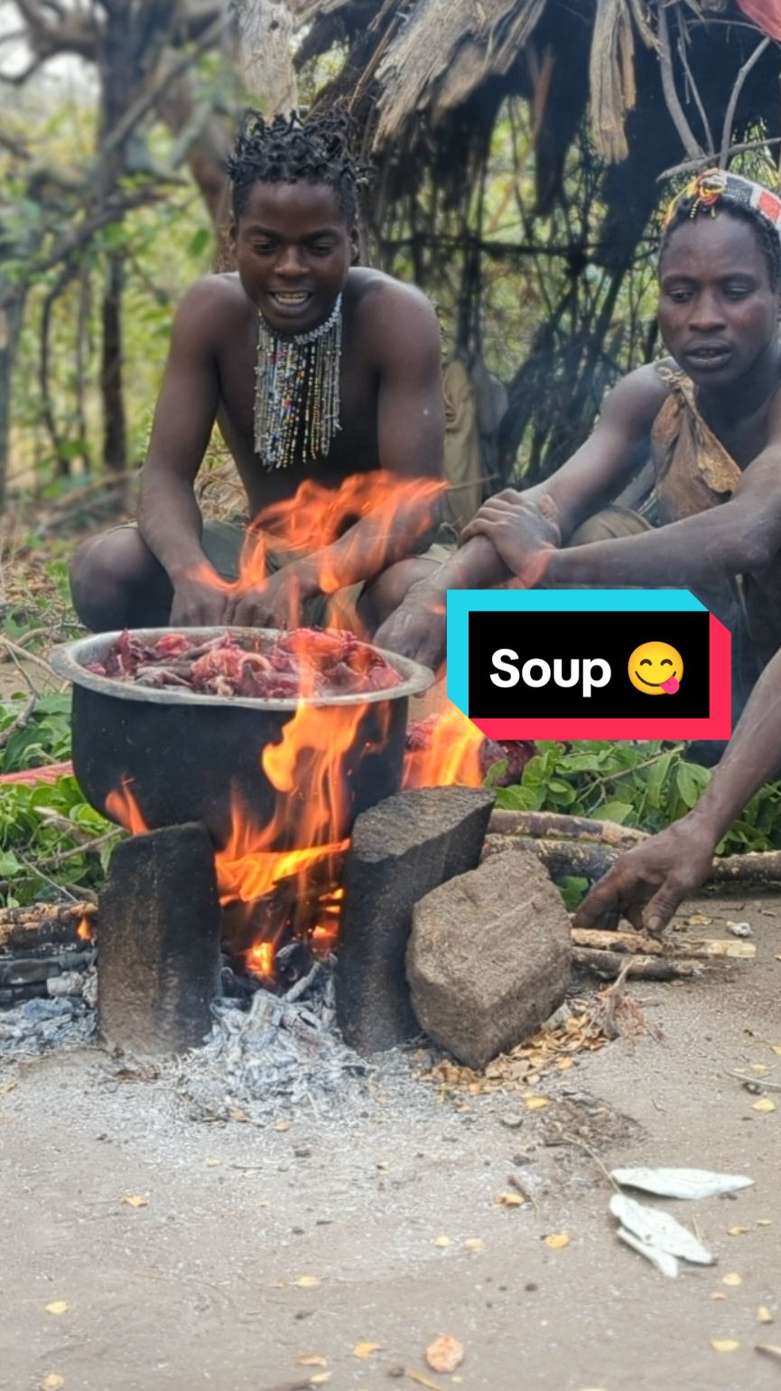 Wow ‼️😋 The taste of this traditional soup is incredible,See how Hadza bushmen enjoys their Lunch #hadzabetribe #villagelife #foryoupage #foryou #usa 