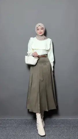 SAVE!! Korean style tapi versi hijab cakep juga kan 😆 SP!II : Blouse knit : l!nk b!o no 218 Rok : l!nk b!o no 223 Sepatu : l!nk b!o no 90 Hijab : l!nk b!o no 106 #outfits #ootdstyle #racunoutfit #outfithangout  #ootdfashion #mixandmatch #rekomendasioutfit #outfitinspo #officeoutfit #outfitngantor #couple #cleanoutfit #koreanoutfit #hangoutoutfit 