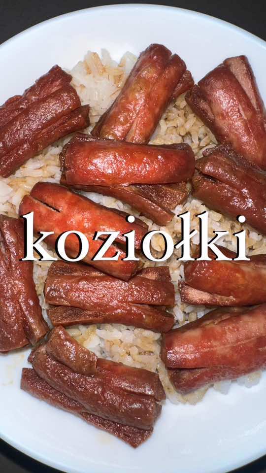 ✨koziołki✨ Origin: Poland🇵🇱 Ingredients - 1 can Vienna Sausage - 1/2 cup Avocado Oil  - Cooked white rice (optional) - Knorr Seasoning (optional) Directions  - Place oil into pot and turn it up to medium to high heat  - Cut each end of the sausages into fourths, make sure it doesn’t cut all the way through the sausage  - Once oil is ready, place it into the oil for a few minutes until the sausages start to brown - Place on a towel or rack to drain excess oil - I like to serve mine with some white rice & Knorr seasoning  #NinasNumNums #koziolki #koziołki #kozioł #koziołkipoznańskie #viennasausage #viennasausages #viennasausagefingers #sausage #sausages #polish #polishfood #dinner #DinnerIdeas #dinnerrecipes #dinnertonight #dinnertime #quickdinner #quickrecipes #quickmeals #Recipe #recipes #EasyRecipes #lunchrecipes #snack #snacks #SnackTime #snackbox #snackideas #fypage 