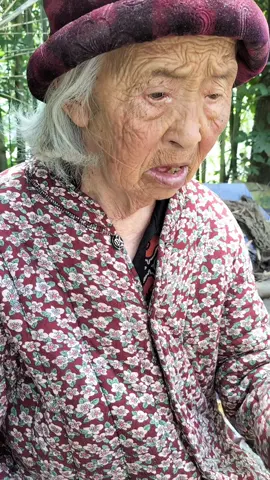 Các cháu có chê bà nghèo không ? Ủng hộ giúp bà nhé !🥺🥺 