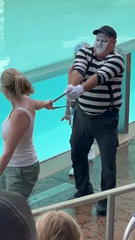 Soo Funny #bestoftom #hilarious #mime #tomthemime #tom #seaworldmime #tomtheseaworldmime #totanthemime #vairal #vairalvideo #funny #funnyvideos #fyp #foryou #foryoupage 