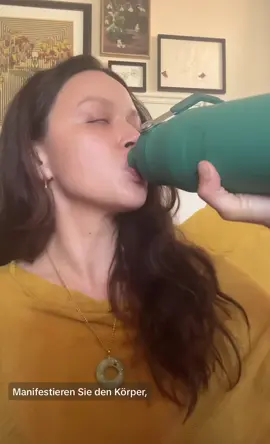 What Melissa always wanted to say to her bottle😂😂😂 #melissaoneil #therookie #viralvideo #viral @Melissa ONeil 