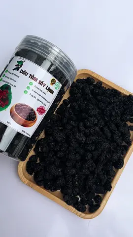 Dâu tằm sấy dẻo. Vị ngọt nhẹ nhàng tự nhiên từ trái dâu tằm. Được sấy lạnh, ko đường, ko màu, ko chất bảo quản. #Dautamsaydeo #Dâu_tắm #DPhara