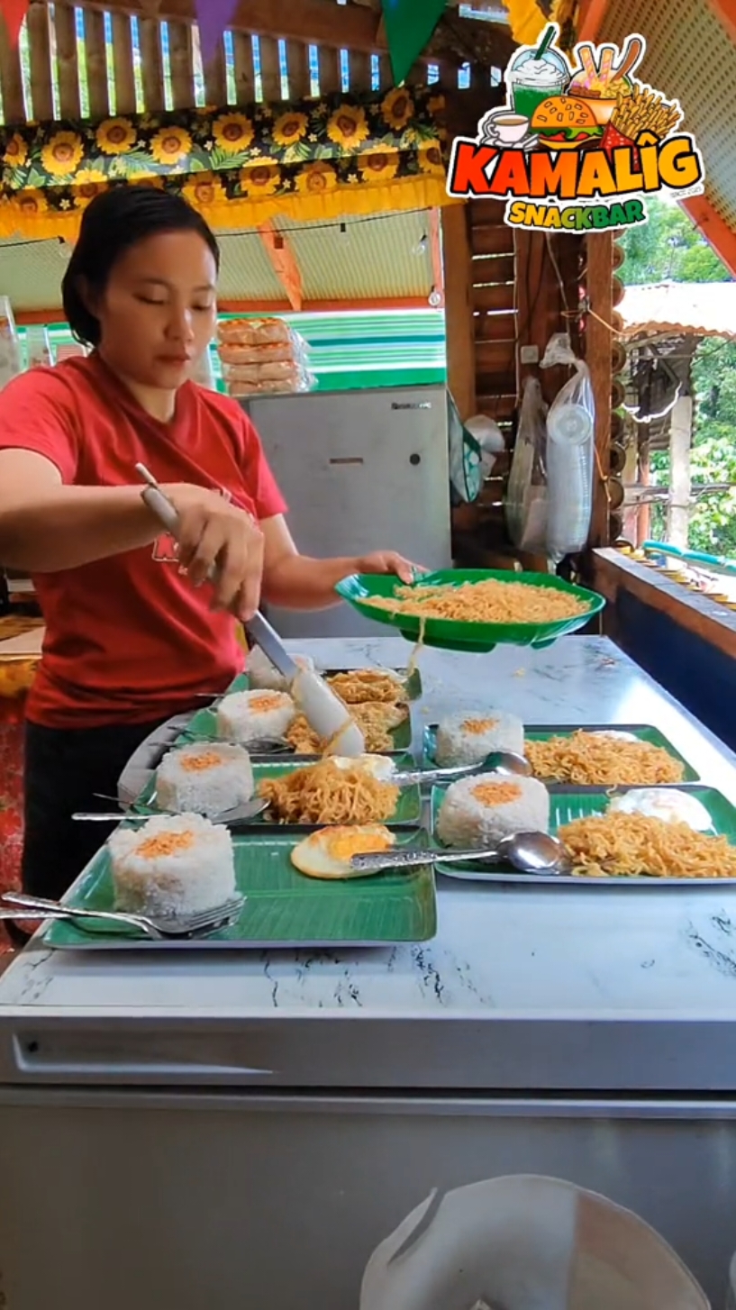 Bakit kaya masarap kumain ng Pancit Canton pag iba ang nagluluto 😅 #FYP #VIRAL #TREND #TRENDING   #kamaligsnackbar   #TablasRomblon   #filipinanorwegian #kamalig 