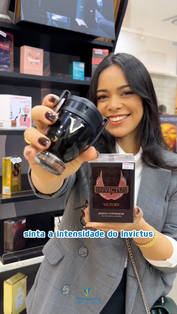 Perfumes importados e de qualidade? É na Score Perfumaria do Shopping Center Lapa! 😍 Aqui, você encontra uma seleção top de perfumes importados com alta fixação e fragrâncias marcantes, perfeitas para destacar sua personalidade. Venha descobrir o aroma que vai te fazer brilhar e deixar sua marca por onde passar.  📍Piso Guaicurus #ShoppingCenterLapa #ScorePerfumaria #Perfumes #Lapa
