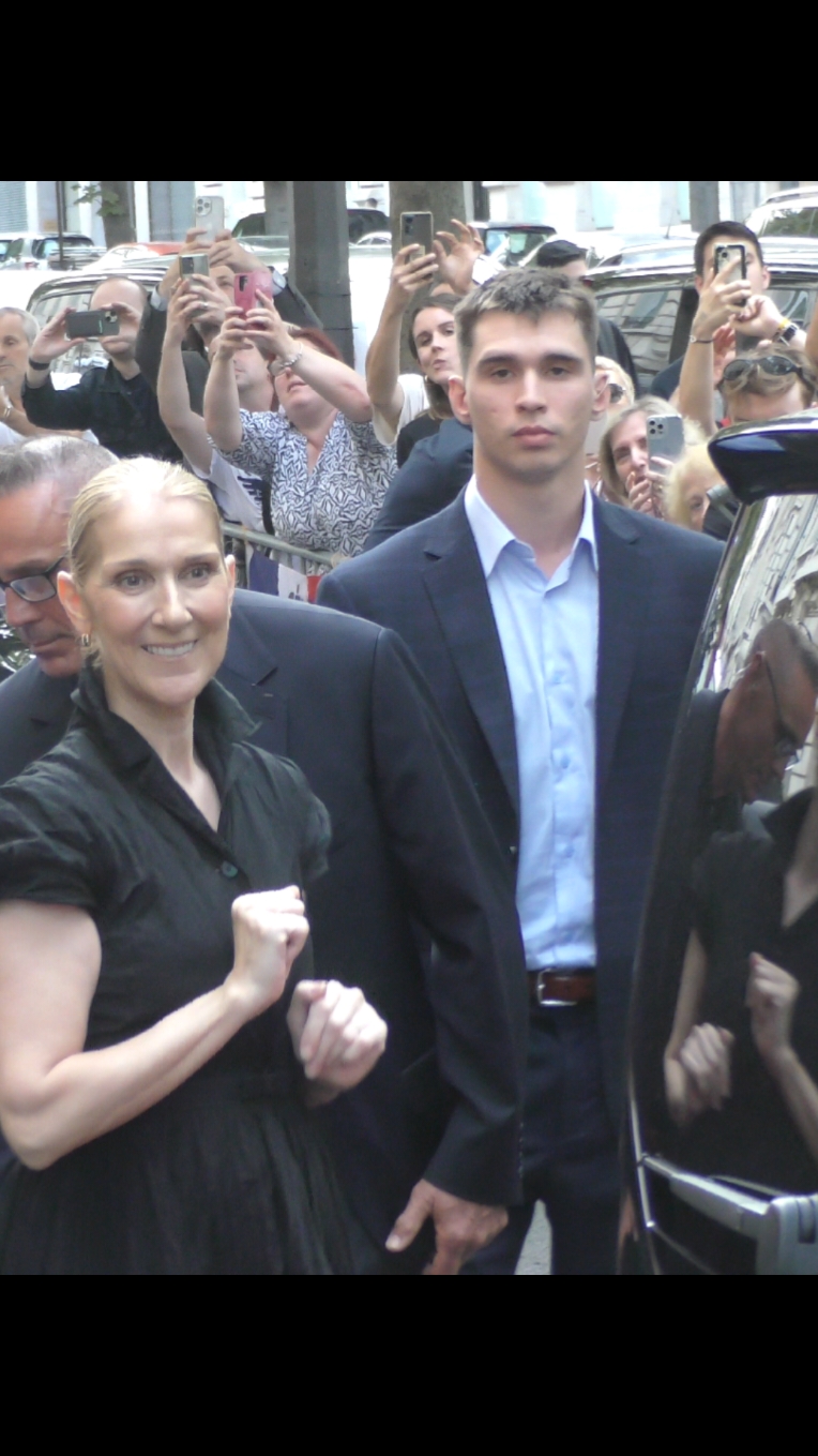 Celine Dion with fans in Paris 🥰 #celinedion #celine #foryou #star #jo #olympicgames