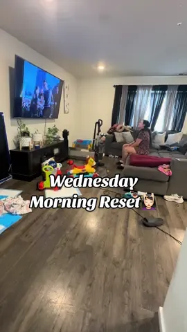I hate waking up to a messy house but my hubby and I were too beat to clean last night 😩  Yesterday was such a busy and productive day that I didnt want to lift a finger after we put the kids to bed💆🏻‍♀️ so this morning I made sure to clean downstairs before we came down……to mess it up all over again😂😂😂😂😩 #fyppppppppppppppppppppppp #momtok #foryou #clean #CleanTok #humpday #MomsofTikTok #foryoupage 