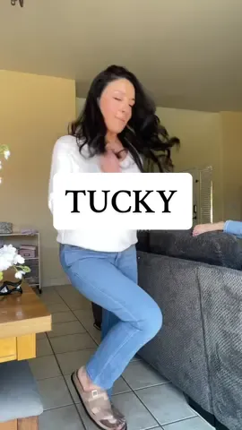 pense que la sweater quedaria como old money pero quedo como camison 😅 at least i can finally wear it ✨  #sweatertuck #tucky #millenialtuck 