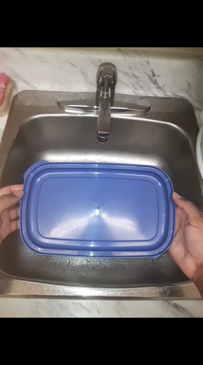 Filling Up Water Around Food Container Lid #wow #tiktok #follow 