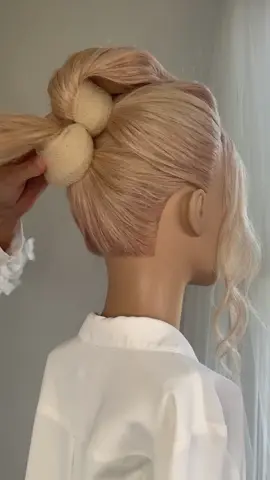 ♡ One technique - 3 styles  Let’s use this technique of fastened padding to create 3 updos by simply changing only the placement of the style. Genius don’t you think? 1 Mid updo Attaching the fastened padding to two ponytails, using the padding as a guide we are shaping swirls of hair in a figure 8 shape, pinning each section to secure as we go. A super simple technique – keep watching to see how to transform it twice more.   2 Low updo Following the same technique of the ponytail padding combo we can create a different looking style just by placing lower on the head   3 High updo Again by moving the ponytails but keeping the same rhythm we now have three styles to add to our toolkit with only needing to learn the one technique.   Bonus tip: Using the padding made out of a cut up donut and a hair tie helps to build your shape and anchor your pins giving a more even and secure result! Don’t forget to save this one to give a try.. and tag me if you do. I love to see and share your work! Let me know in the comments below if you will what you think of this one.. Follow @polishedstylejustine for more style ideas! #hairstyleideas #hairtutorials #hairideas #hairtutorial