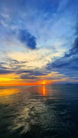Sea like a mirror + #sunset 🤩 #fyp #fypシ゚viral #pelautindonesia #pelautindonesia🇲🇨🇲🇨 