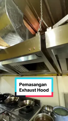 Sharing salah satu kitchen resto di daerah BSD Serpong, yang tinggal daerah sini pasti tau rame nya ky gimana apalagi kalo weekend. Kali ini DapurKu ad project utk pemasangan exhaust hood utk dapurnya, bisa dilihat hasilnya di video #kitchen #hood #exhaust #cooker #penyedot #asap #stainless #dapur #dapurku