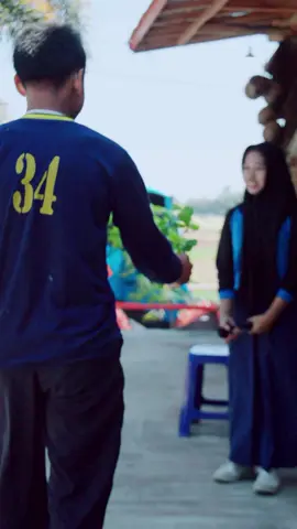 Seng rung tau diwenehi kembang hanip ,ngacung...😀 #sigar #dennycaknan 