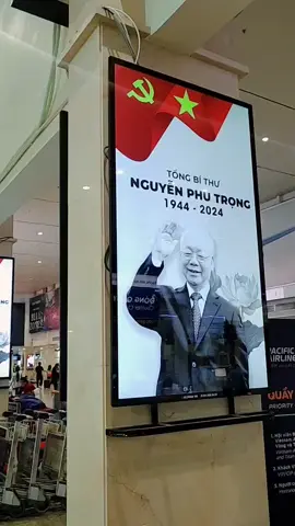 Hình ảnh Tổng Bí Thư Nguyễn Phú Trọng tại sân bay Tân Sơn Nhất,viếng Bác đoạn cuối rồi thì tiếp tục hành trình cho bản thân #tongbithunguyenphutrong #quoctang 