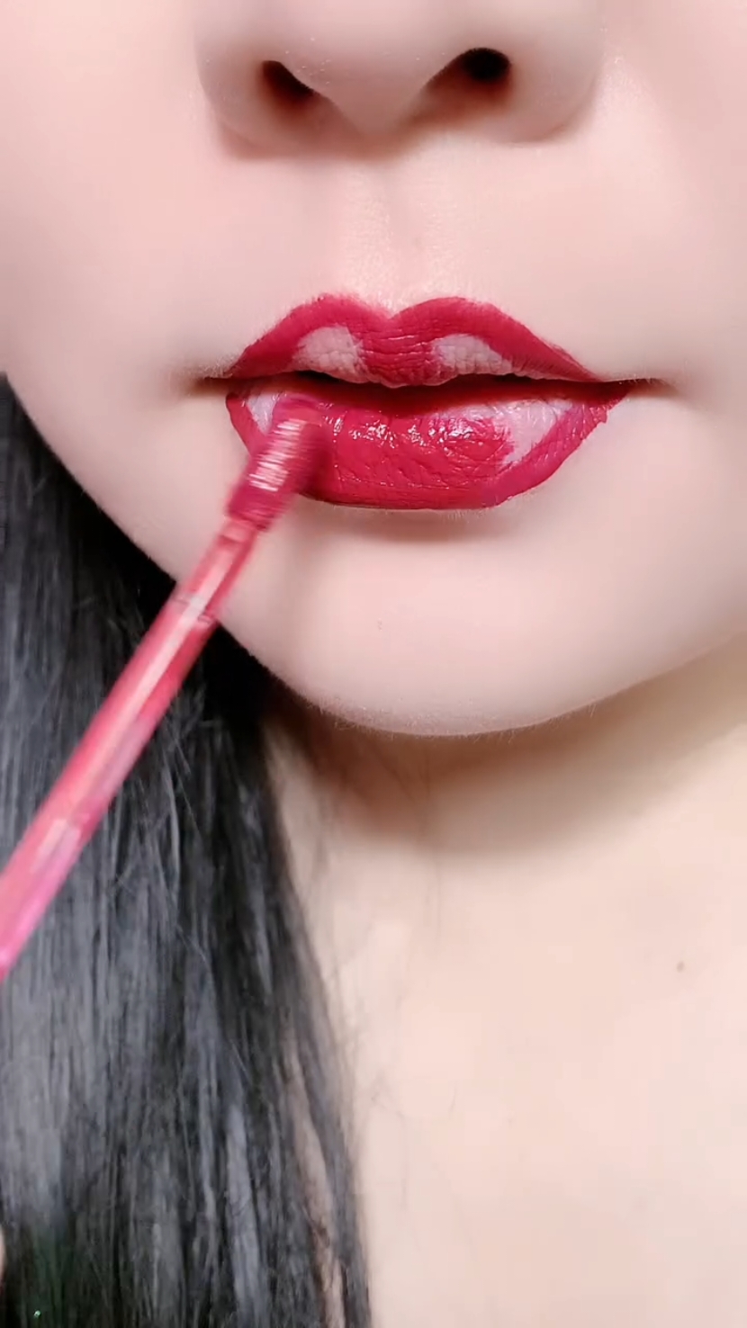 Lipstick Tutorial, Beauty Tips #foryou #pageforyou #trending #lipshacks #unfrezzmyaccount #lipsticktutorial #foryoupageofficial #usa_tiktok #lipstick #lipsticklover #viralvideo #usa 