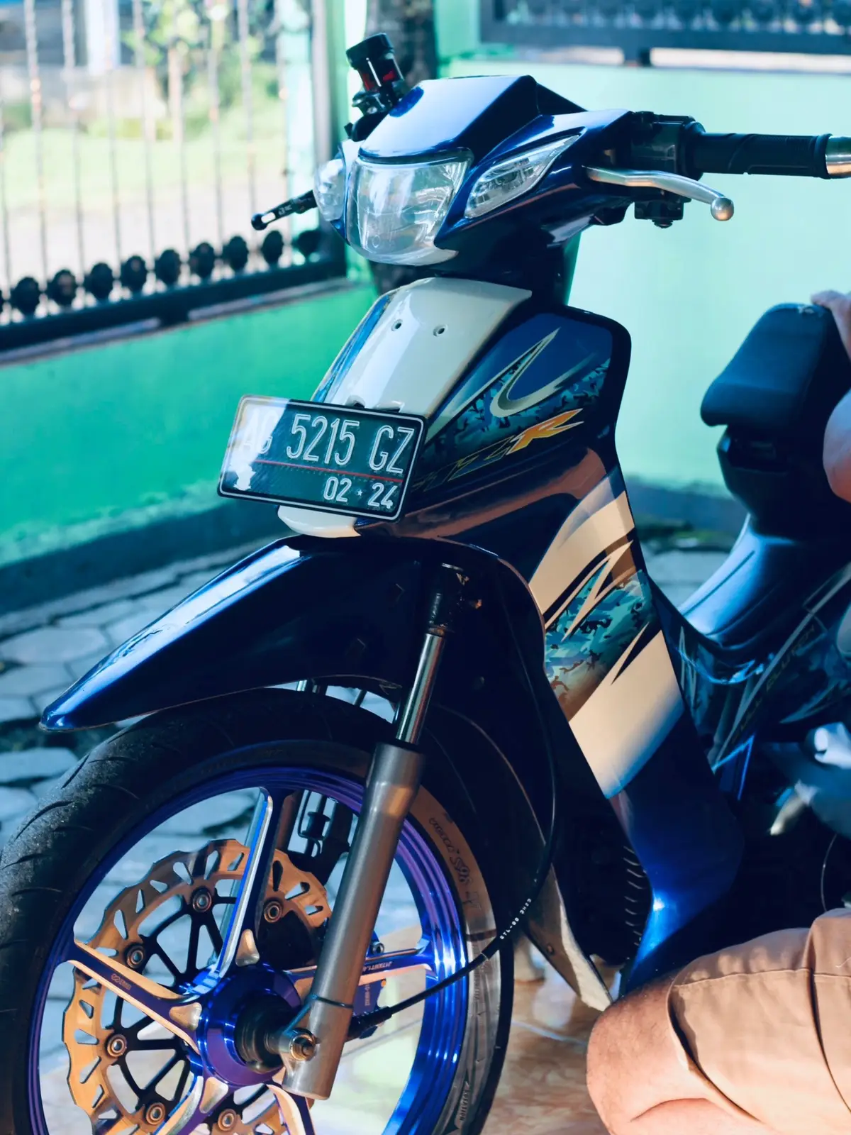 Lagi ga kangen siapa” cuman kangen motor ini aja💙🥹 #anggelauliaa #busintia #sibi💙 