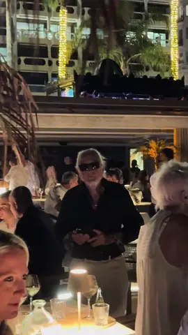You’re in Cannes 🇫🇷 and have to share the dance floor with these stars🌟 #carltonecannes #cannes #beachclub #nice🇫🇷 #fyp #fördigpage #france 