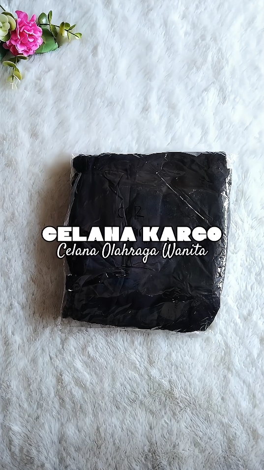 Celana kargo untuk olahraga bisa buat zumba dan olahraga lainnya. Kece bingit sih ini. Order di pojok bawah ya ada keranjangnya #celanakargo #celanaolahragawanita #celanakargowanita #celanaolahragakargo 