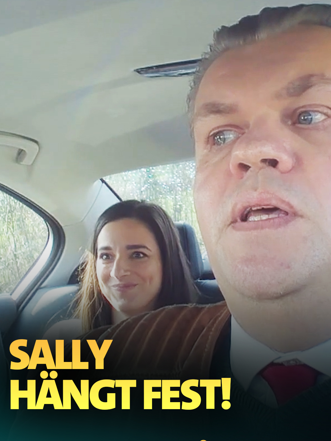 @sallyswelt_official hängt fest: LKW zieht unwissend Auto Taxi hinter sich her! 😲 #backen #sallyswelt #sallyözcan #sallybackt #sallyrezept #sally #verstehensiespaß #verstehensiespass