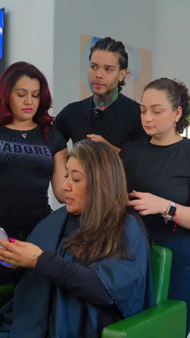 Las canas, antaño temidas por muchos por el miedo a parecer mayor, desaliñada o descuidada, ahora brillan con una nueva luz. La vida evoluciona, y hoy en día, celebramos la belleza de las canas con orgullo y estilo ♥️ #EsplendorPlata #BellezaEterna #GrisConGracia #RenacimientoPlateado #EleganciaNatural #SabiduríaEnCadaHebra #EstiloAtrevido #CabelloConHistoria #BellezaAuténtica #GrisEsGlamour #TendenciaAtemporal #EncantoMature #TransformaciónRadiante #AutoexpresiónCapilar