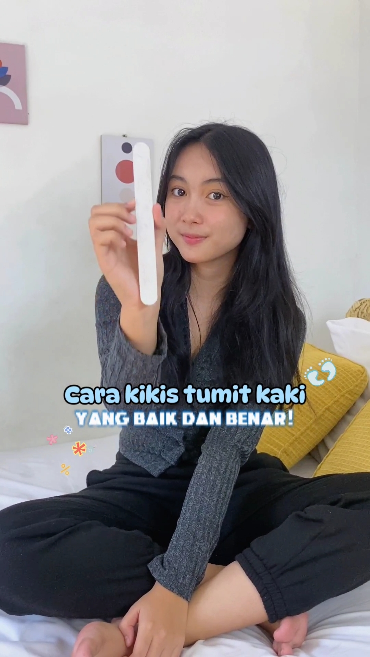 cara mengikir tumit kaki yang baik! jangan terlalu sering ya, nanti tumit kaki jadi tipis loh~ cukup rutin pake #footcream dari #prepare bisa ngebuat kaki jadi semulus #kakimulus #perawatankaki 