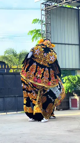 စတိုင်မင်းသား ဉာဏ်လင်းထက် #nyanlinnhtetelephantdance #kyaukseelephantfestival #kyaukseelephantdance #ဉာဏ်လင်းထက်ဆင်အက #ကျောက်ဆည်ဆင်အက #ပထမ၅ဆုရှင်ဉာဏ်လင်းထက် #myanmar🇲🇲 #ဉာဏ်လင်းထက်ကျောက်ဆည်ဆင်အက #ဇော်ဂျီမောင်မျိုးဆက်ဉာဏ်လင်းထက် #ကျောက်ဆည်ဆင်ပွဲတော် #ကျောက်ဆည် #kyaukse 