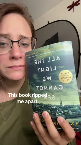 It won a Pulitzer Prize for a reason and I won’t recover. #allthelightwecannotsee #bookreview #BookTok #pulitzerprize #anthonydoerr #ww2 